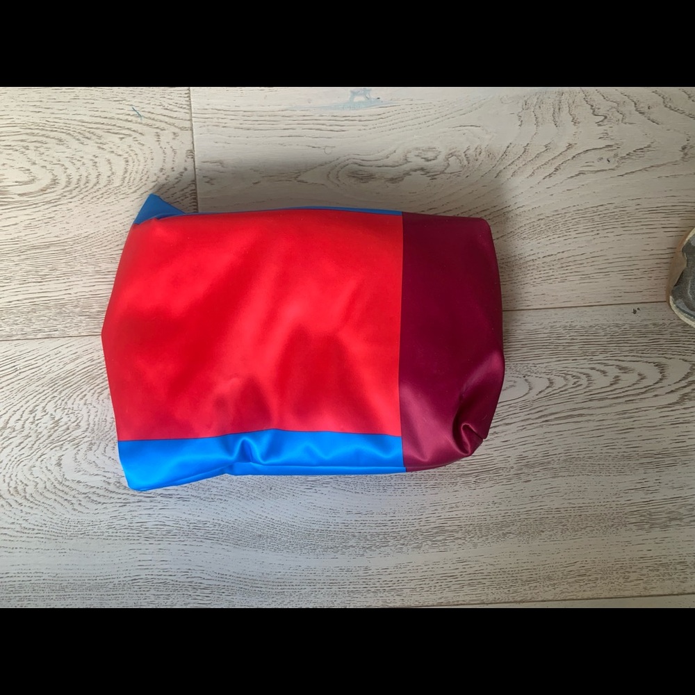 La Mer Silk Drawstring Bag - Picture 3 of 6